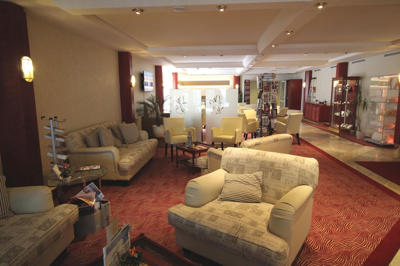 Airport Hotel エアフルト エクステリア 写真